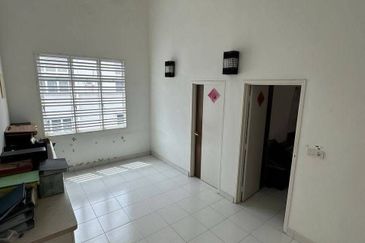 Kulai Lagenda Putra /Jalan Lagenda 53/  Double Storey End Lot House