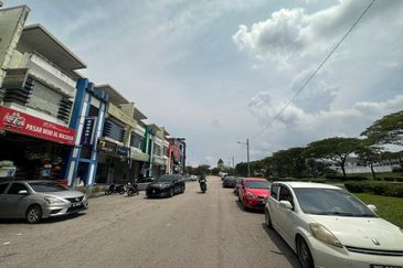 Kulai Bandar Putra- Jalan Enggang 19- Double Storey Shoplot Unblock Unit