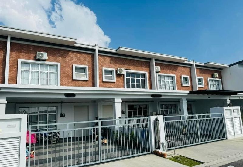 Kulai Bandar Indahpura /Jalan Kensington 2/ Double Storey House