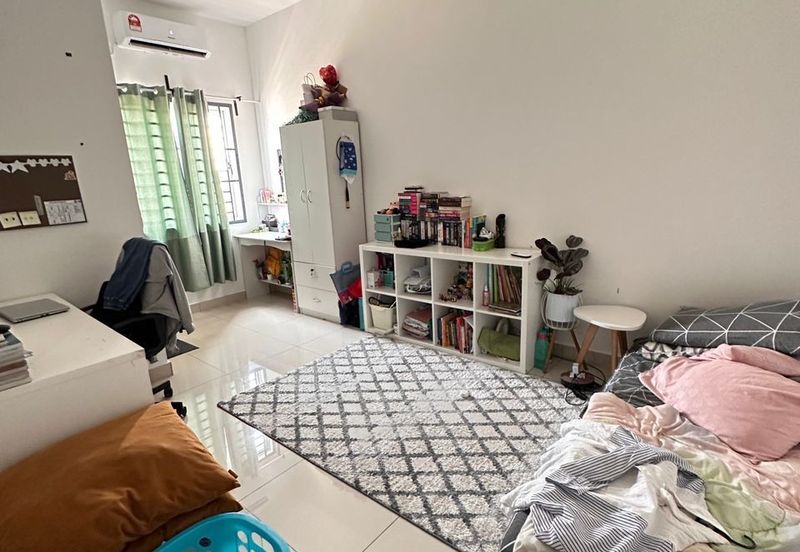 Kulai Bandar Indahpura /Jalan Kensington 2/ Double Storey House