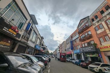 Kulai Bandar Putra / Jalan Kenanga ✅4 Storey Shop  Ground Floor For Sale