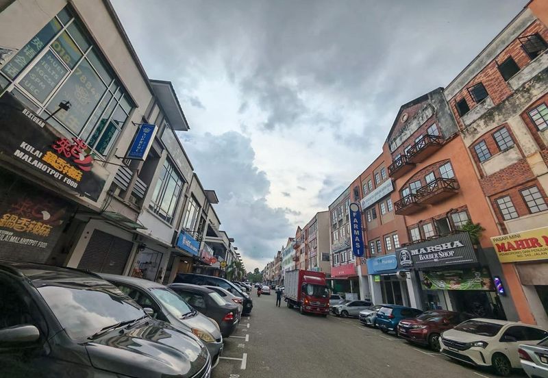 Kulai Bandar Putra / Jalan Kenanga ✅4 Storey Shop  Ground Floor For Sale
