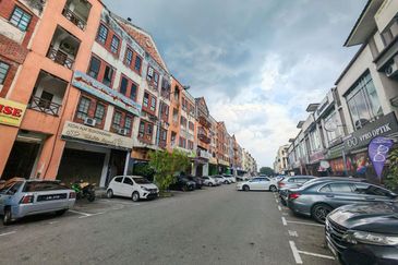 Kulai Bandar Putra / Jalan Kenanga ✅4 Storey Shop  Ground Floor For Sale