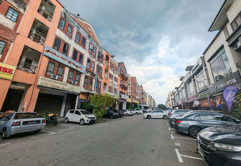 Kulai Bandar Putra / Jalan Kenanga ✅4 Storey Shop  Ground Floor For Sale