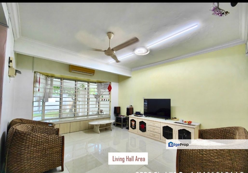 JB Taman Bukit Kempas / 2 Storey Semi-D, Johor, Johor Bahru