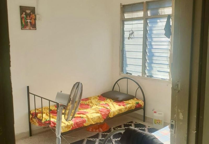 Johor Bahru/ Taman Pelangi /Jalan Abiad / Single Storey Terrace House  - Original Condition 