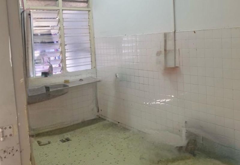 Johor Bahru/ Taman Pelangi /Jalan Abiad / Single Storey Terrace House  - Original Condition 