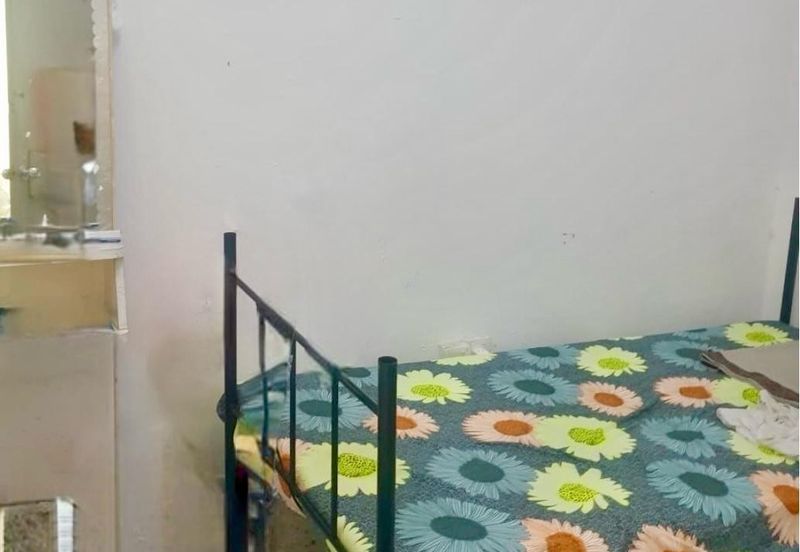 Johor Bahru/ Taman Pelangi /Jalan Abiad / Single Storey Terrace House  - Original Condition 