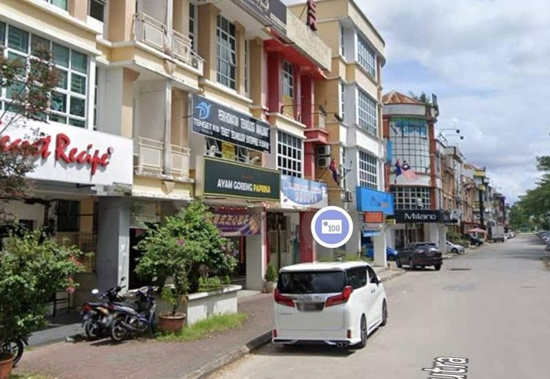 Kulai ioi /Bandar Putra / Jalan Seri Putra 1/ Three storey shop lot