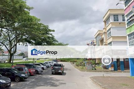 Kulai ioi /Bandar Putra / Jalan Seri Putra 1/ Three storey shop lot, Johor, Kulai