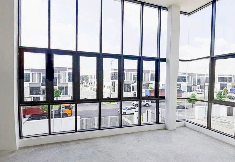 Kulai Senia Airport City / Eco Business Park 2 / Light Industry 1.5 Storey Cluster Factory / End Lot Unit /Phase 1 