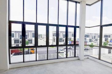 Kulai Senia Airport City / Eco Business Park 2 / Light Industry 1.5 Storey Cluster Factory / End Lot Unit /Phase 1 