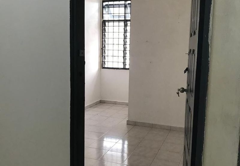 Ulu Tiram / Desa Cemerlang /Jalan Johar / Double Storey House 