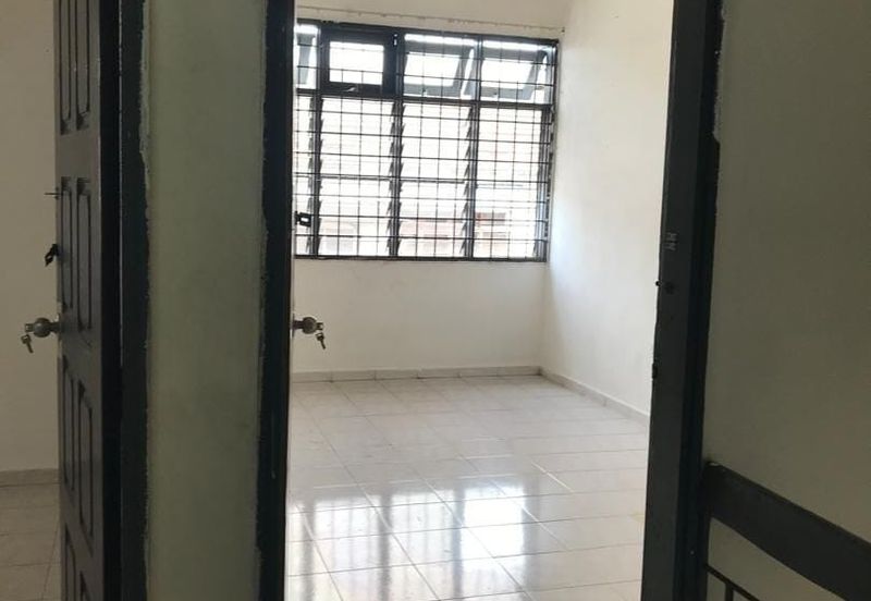 Ulu Tiram / Desa Cemerlang /Jalan Johar / Double Storey House 