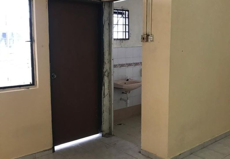 Ulu Tiram / Desa Cemerlang /Jalan Johar / Double Storey House 