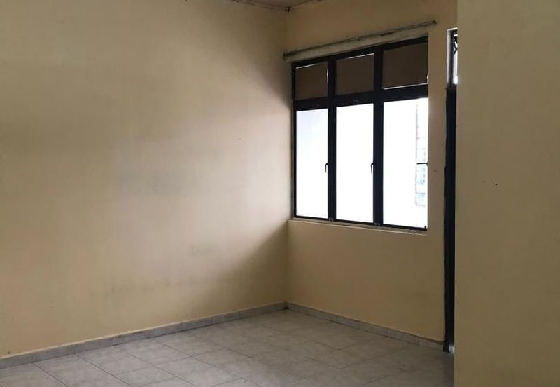 Ulu Tiram / Desa Cemerlang /Jalan Johar / Double Storey House 
