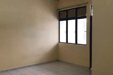 Ulu Tiram / Desa Cemerlang /Jalan Johar / Double Storey House 