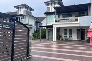 Kulai /Bandar Putra /IOI Palm Villa Gate C / Double Storey Semi-D House