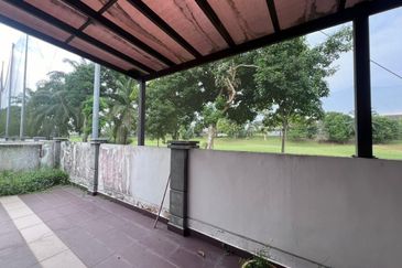Kulai /Bandar Putra /IOI Palm Villa Gate C / Double Storey Semi-D House