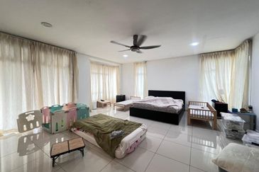 Kulai /Bandar Putra /IOI Palm Villa Gate C / Double Storey Semi-D House