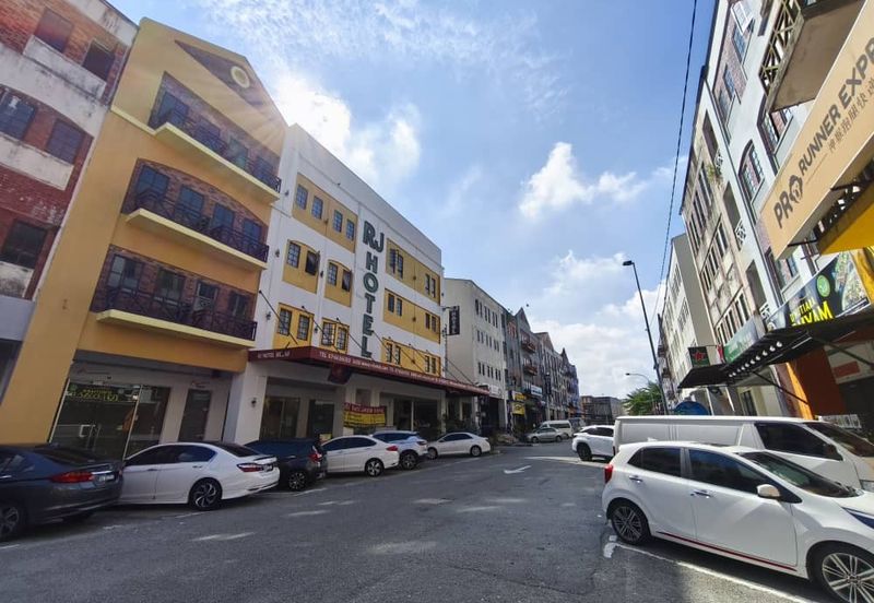 Kulai / Bandar Indahpura / Jalan Kenanga 29/6 - 4 Storey Shop Office - Endlot / Ground Floor and 1st Floor Only