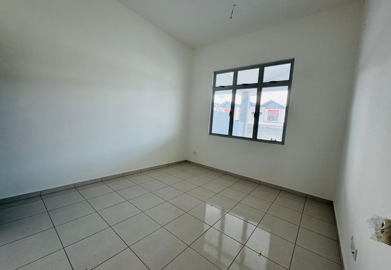 Kulai /Bandar Putra / Jalan Bayan 1 / Single Storey Terrace House -Unblock View