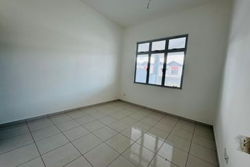 Kulai /Bandar Putra / Jalan Bayan 1 / Single Storey Terrace House -Unblock View