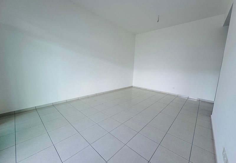 Kulai /Bandar Putra / Jalan Bayan 1 / Single Storey Terrace House -Unblock View