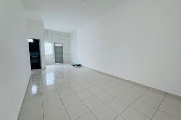 Kulai /Bandar Putra / Jalan Bayan 1 / Single Storey Terrace House -Unblock View