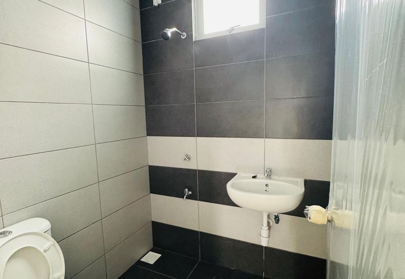 Kulai /Bandar Putra / Jalan Bayan 1 / Single Storey Terrace House -Unblock View