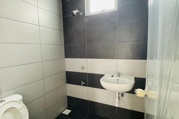 Kulai /Bandar Putra / Jalan Bayan 1 / Single Storey Terrace House -Unblock View