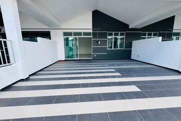 Kulai /Bandar Putra / Jalan Bayan 1 / Single Storey Terrace House -Unblock View
