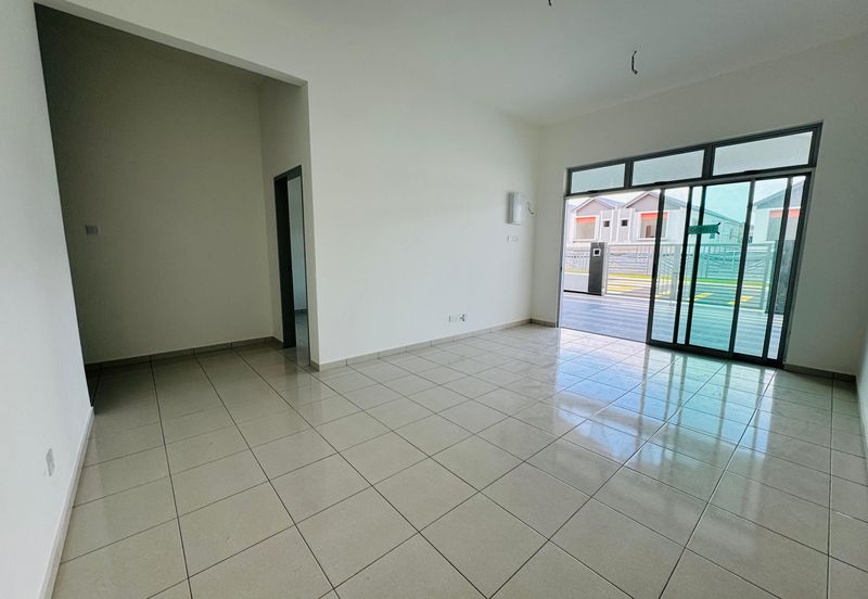 Kulai /Bandar Putra / Jalan Bayan 1 / Single Storey Terrace House -Unblock View