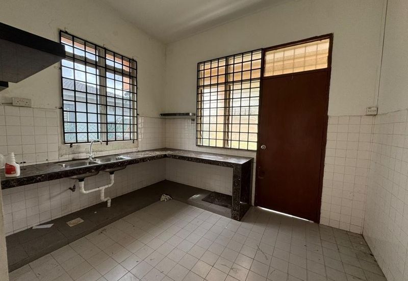 JB Taman Molek/ Jalan Molek / 2 Storey Corner House/ 