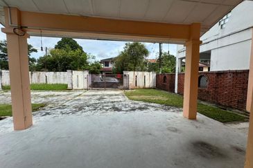 JB Taman Molek/ Jalan Molek / 2 Storey Corner House/ 