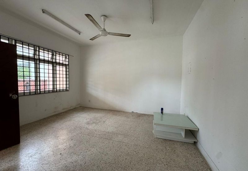 JB Taman Molek/ Jalan Molek / 2 Storey Corner House/ 