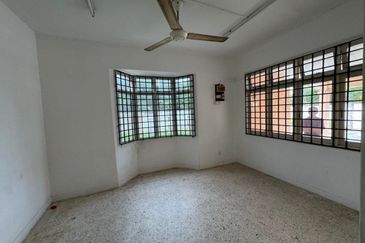 JB Taman Molek/ Jalan Molek / 2 Storey Corner House/ 