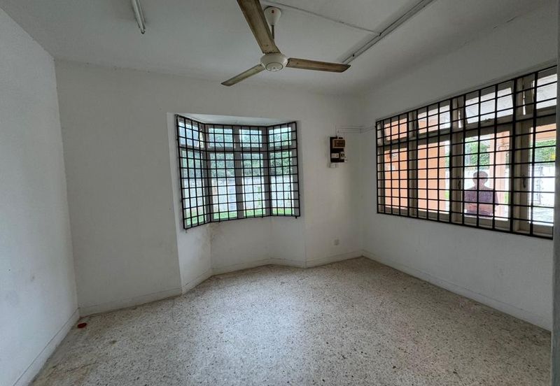 JB Taman Molek/ Jalan Molek / 2 Storey Corner House/ 