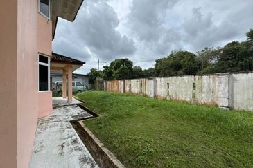 JB Taman Molek/ Jalan Molek / 2 Storey Corner House/ 