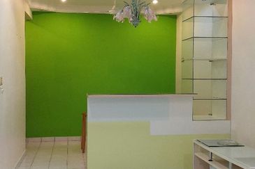 Taman Pelangi Indah / Jalan Lawa / Single Storey House