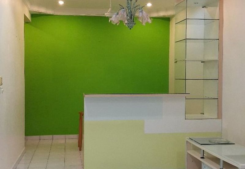 Taman Pelangi Indah / Jalan Lawa / Single Storey House