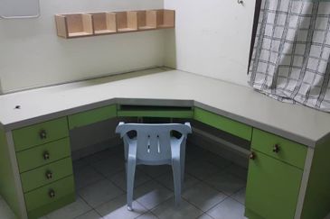 Taman Pelangi Indah / Jalan Lawa / Single Storey House