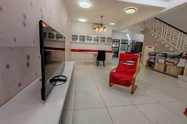 Kulai / Taman Lagenda Putra / Double Storey House 