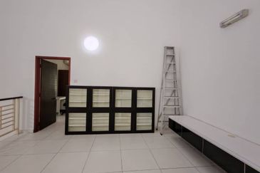 Kulai / Taman Lagenda Putra / Double Storey House 