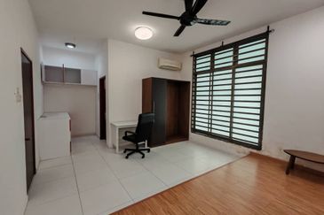 Kulai / Taman Lagenda Putra / Double Storey House 