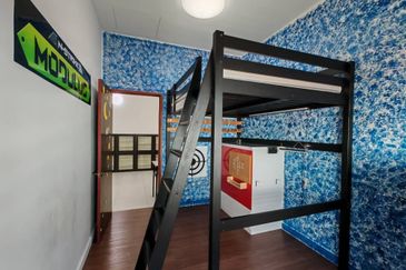 Kulai / Taman Lagenda Putra / Double Storey House 