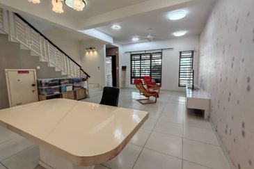 Kulai / Taman Lagenda Putra / Double Storey House 