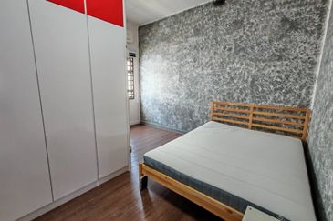 Kulai / Taman Lagenda Putra / Double Storey House 