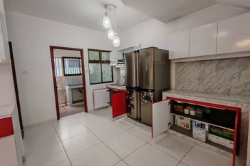 Kulai / Taman Lagenda Putra / Double Storey House 