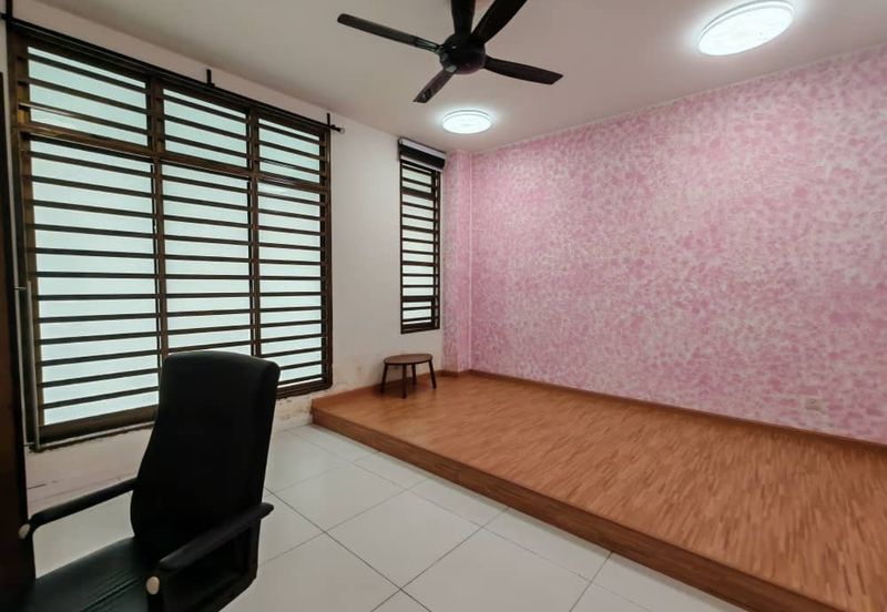 Kulai / Taman Lagenda Putra / Double Storey House 